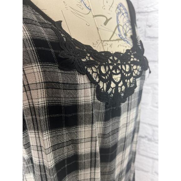 Venus Black and White Plaid Top With Peep Hole Shoulders - Picture 5 of 6